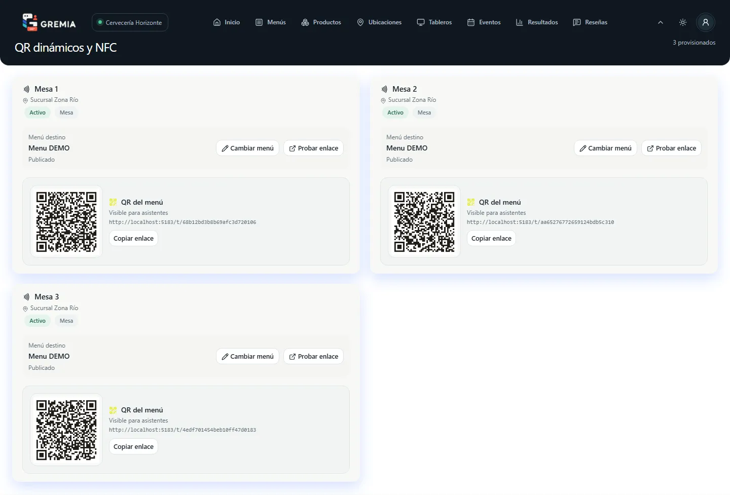 Puntos de acceso con tres mesas, cada una con su QR real